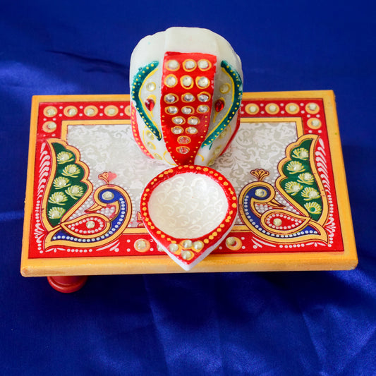 Kishangarh Marble Ganesha Chowki with Peacock Motifs