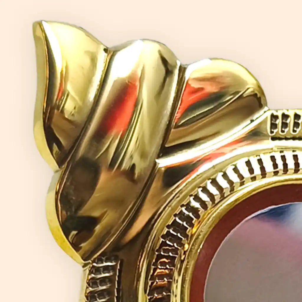 Aranmula Kannadi Shankh (conch shell)Shaped with Back Stand