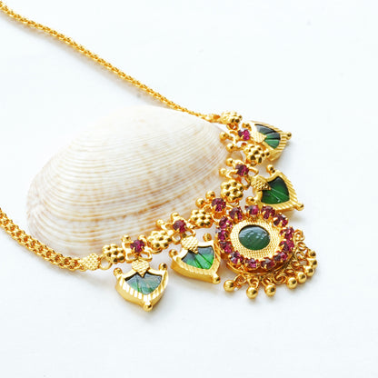 Palakka Necklace Circular-shaped Pendant with mini leaf shaped pendants