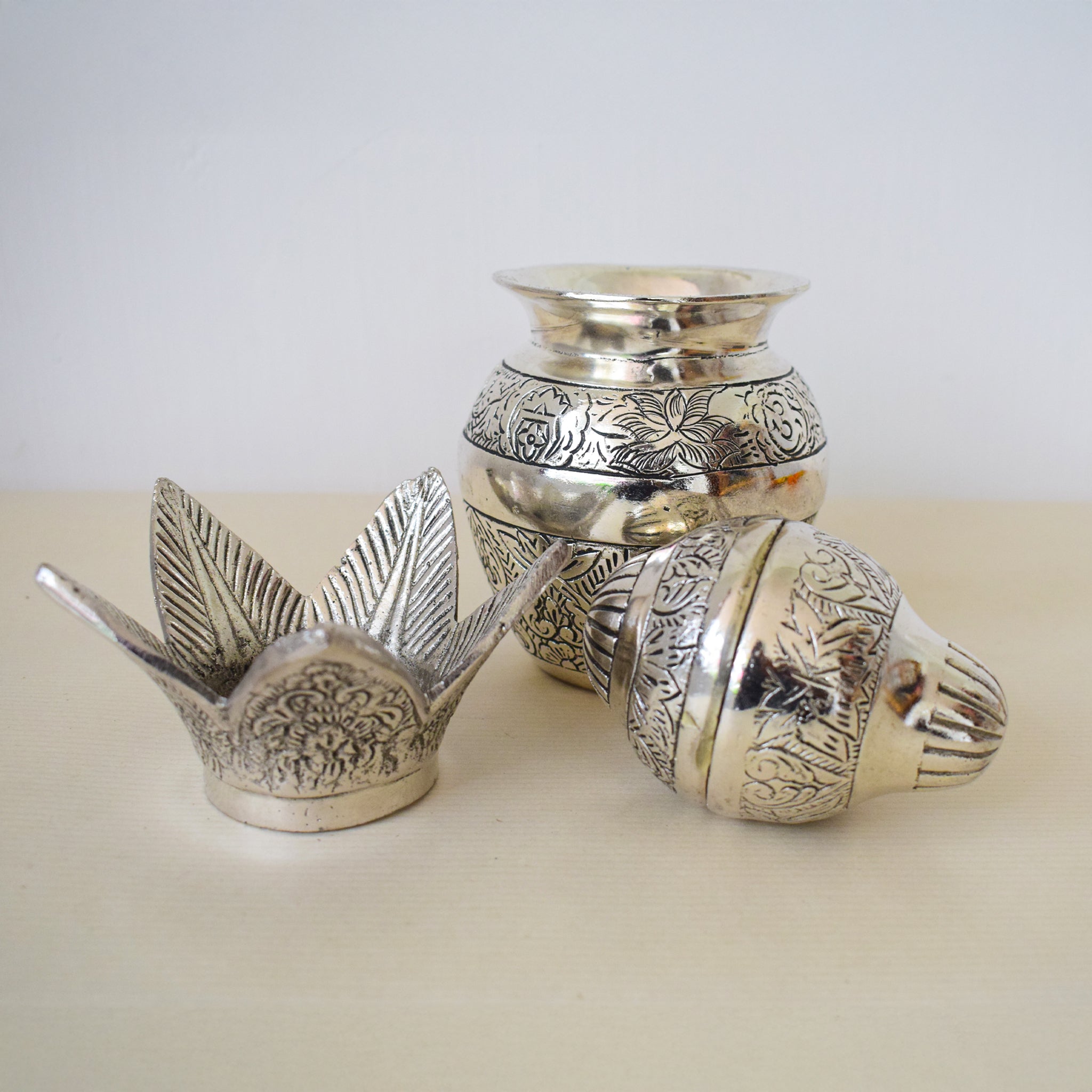 Varsha Kalasha Crafted Elegance Gillet metal [Height:7.4" , Circumference:12.7"]