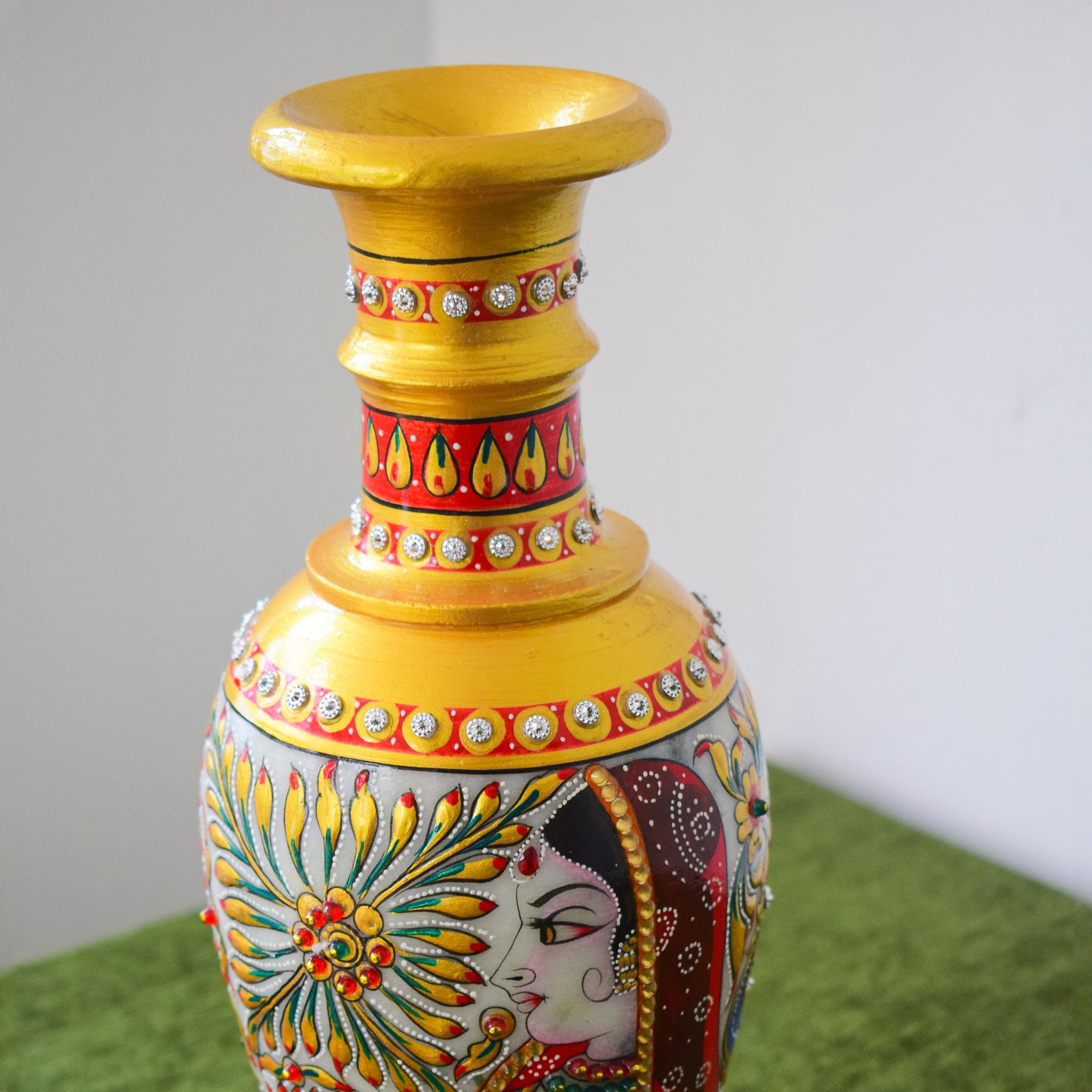 Kishangarh Marble Vase with Bani Tani Traditional Women Motifs