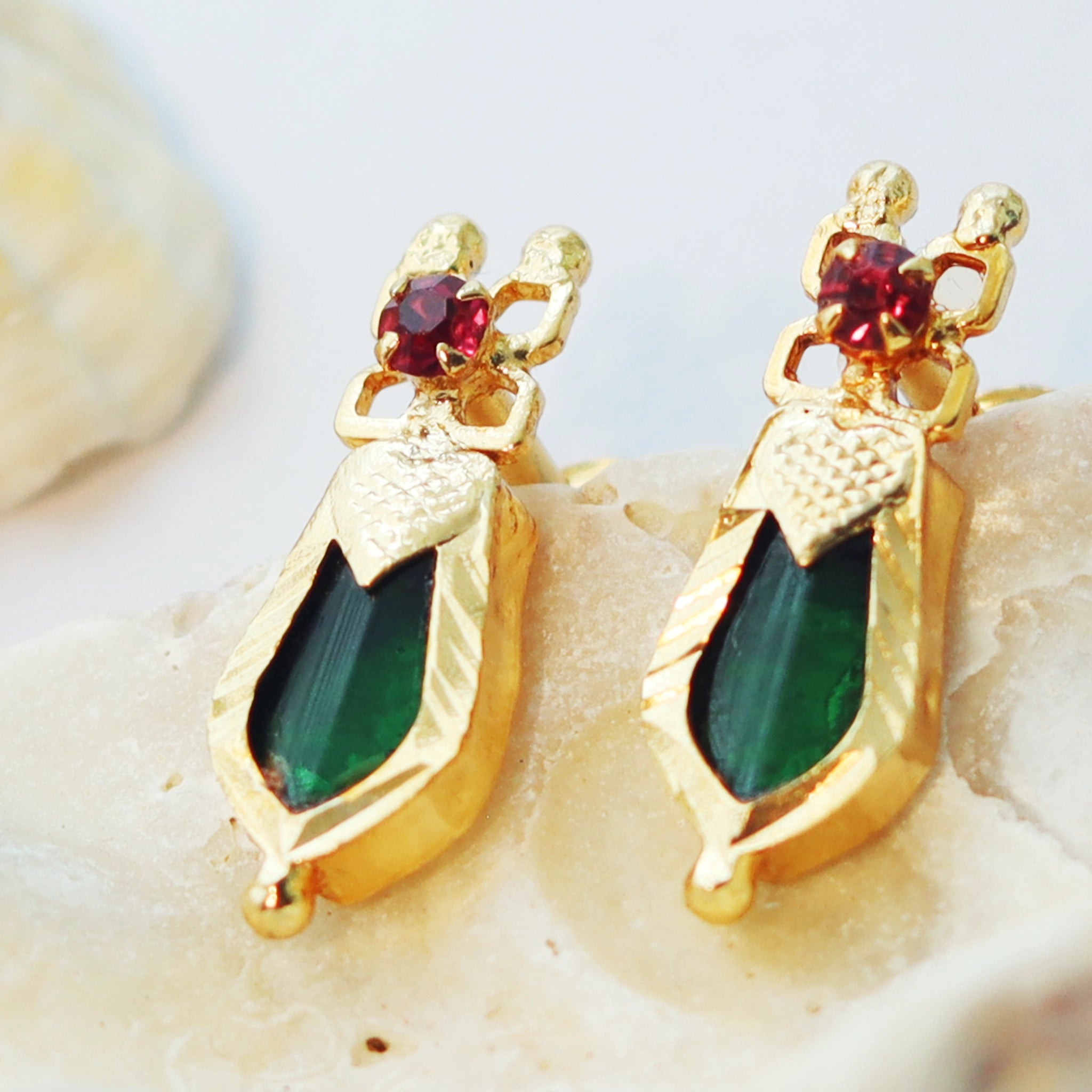 DREAMJWELL - Beautiful Gold Tone Green Palakka Earrings DJ27581 – dreamjwell