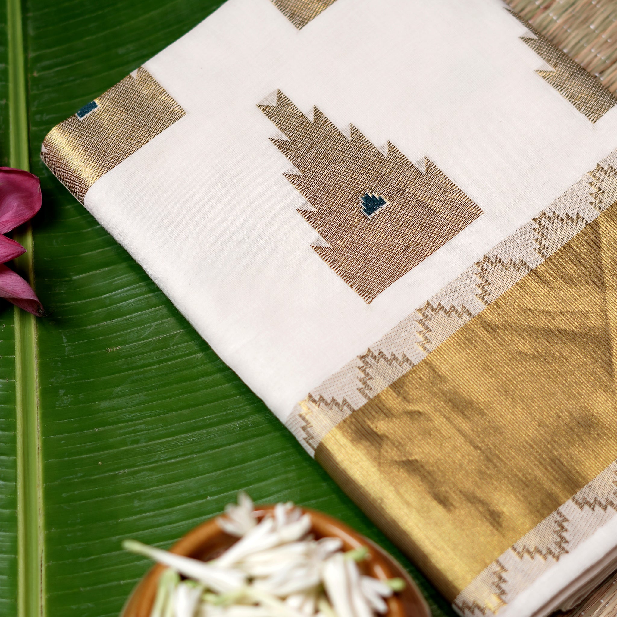 Shop Elegant Kerala Kasavu White Zari Gopuram Saree Online