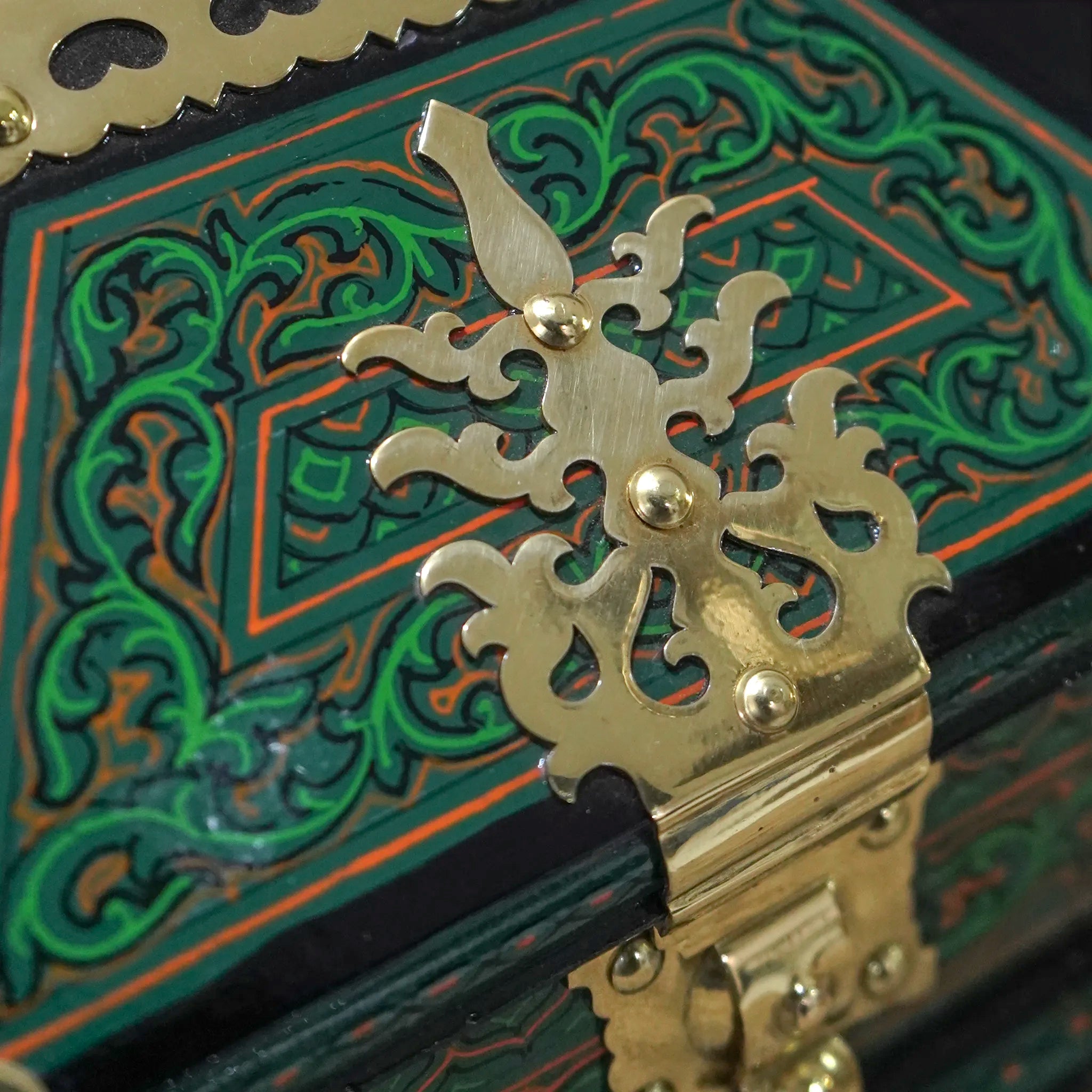 Green Nettoor Petti with Mural Painting and Brass Accents Traditional jewelry Box