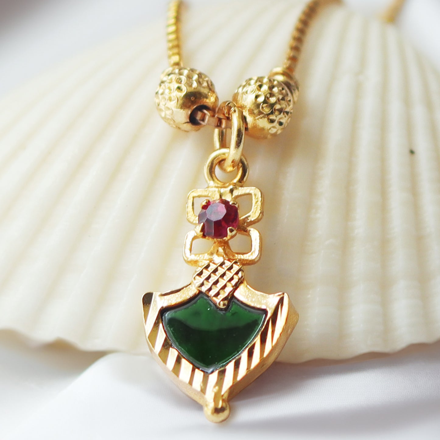 Palakka Green Leaf-shaped Small Pendant - Green