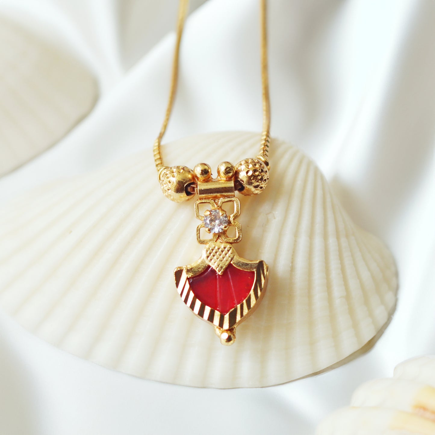 Palakka Leaf-shaped Small Pendant - Red