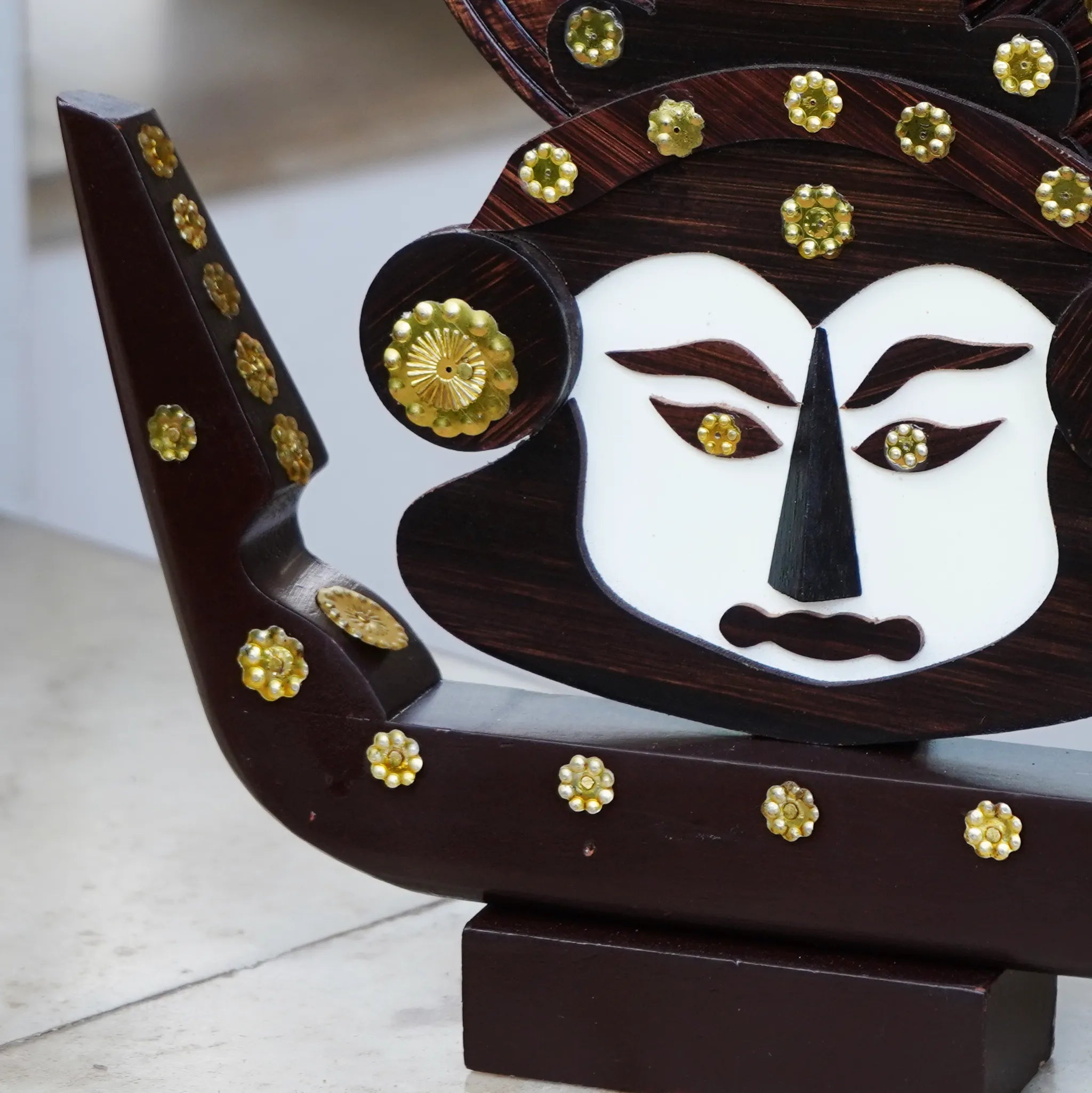 wooden boat with a Kathakali head Tilt 