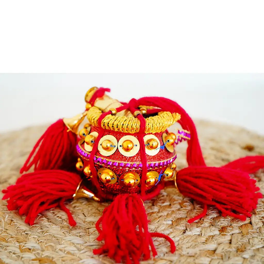Varnam Mini Gift Set - Palakka Necklace, Naazhi and Vennaikudam - Culturati